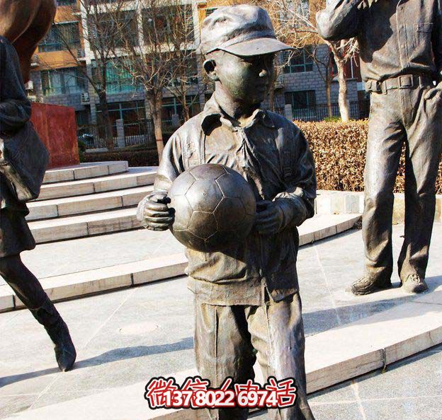 鑄銅雕塑，點綴小學(xué)廣場，傳遞小學(xué)生足球精神