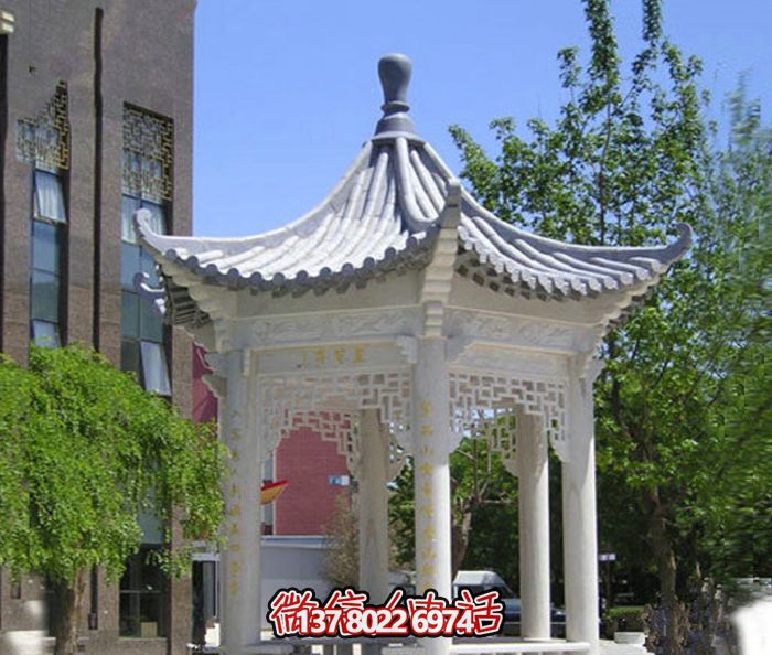 精美漢白玉鏤空涼亭，為校園休息區(qū)提供清涼休息空間