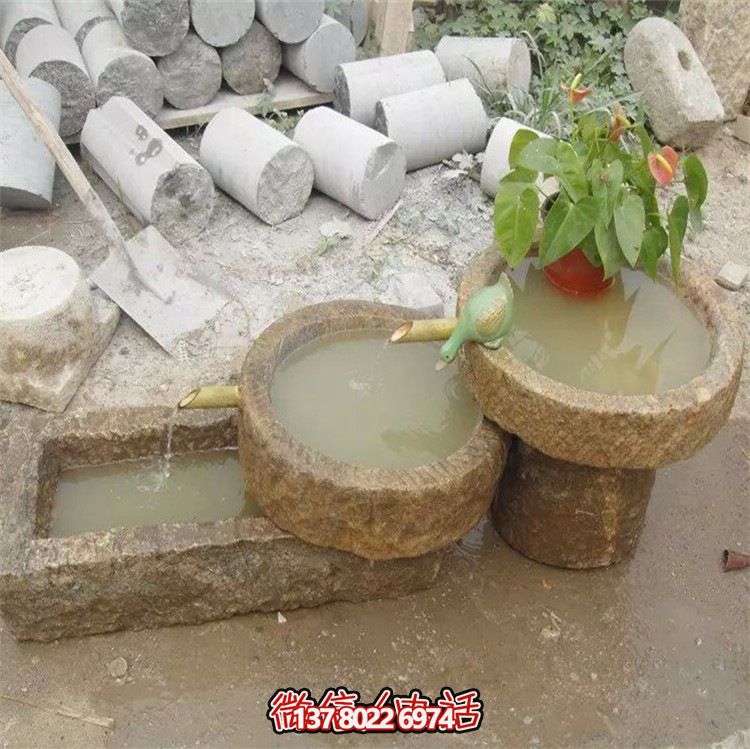 古老農(nóng)村石槽流水魚缸，傳統(tǒng)擺件裝飾景觀