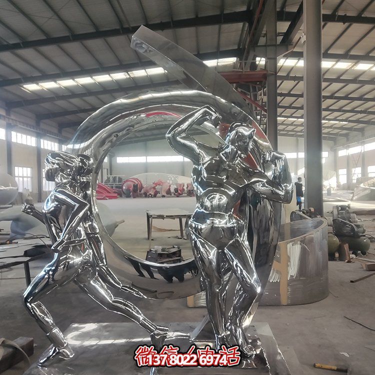 不銹鋼鏡面抽象雕塑，激發(fā)運動與園林景觀的靈感