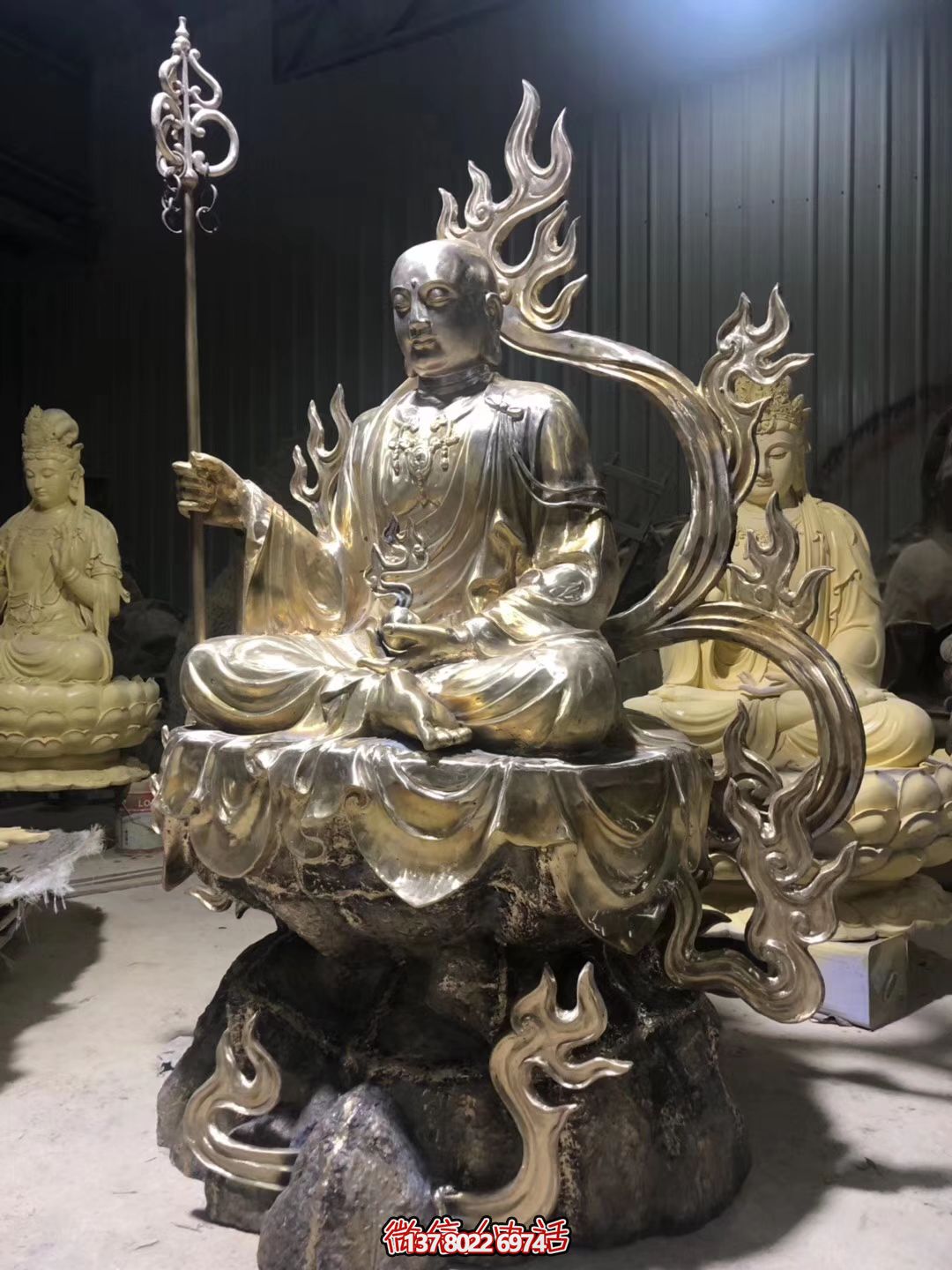 游覽地藏王大型寺廟景區(qū)，感受精美雕塑的神秘魅力