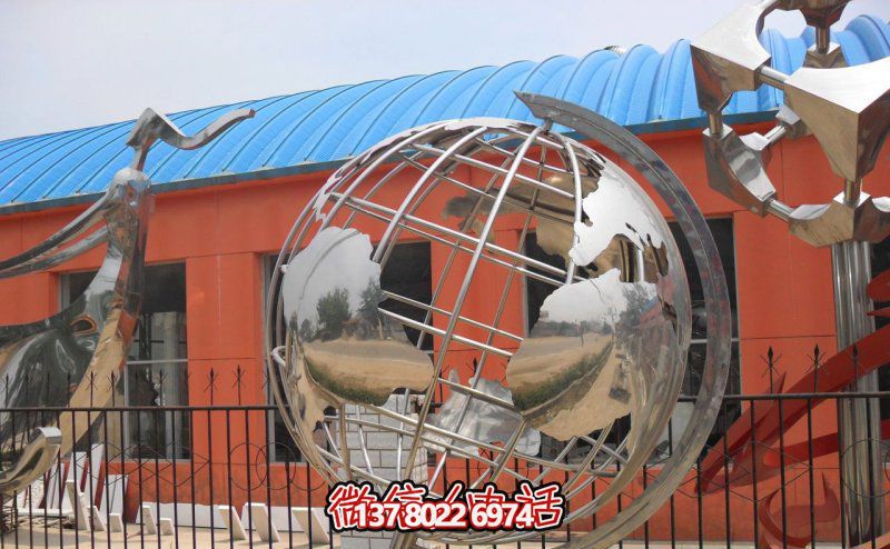 白鋼鏤空地球儀雕塑，為公園增添創(chuàng)意裝飾