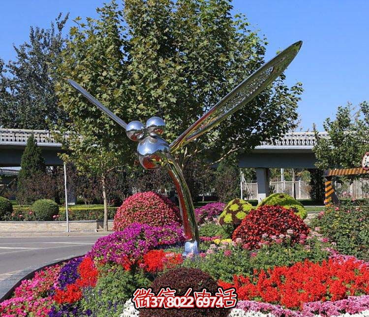 大型不銹鋼蜻蜓雕塑，給城市花園添彩