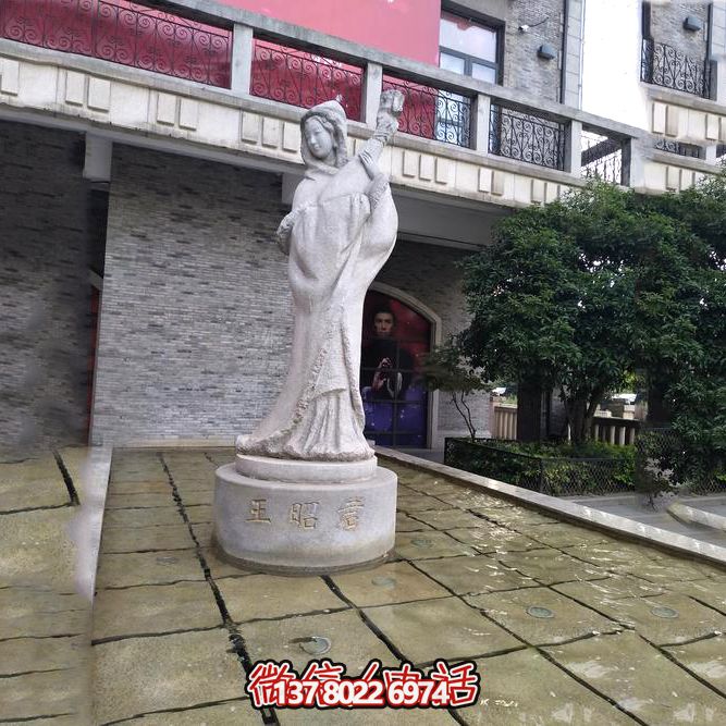 傳承歷史的美，贊美女王的神奇雕像