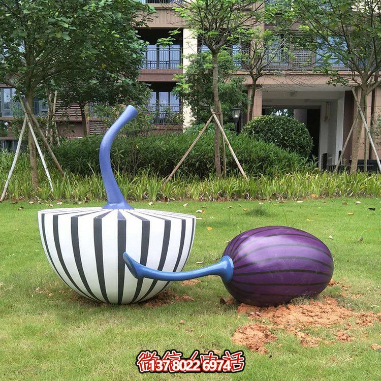 玻璃鋼創(chuàng)意雕塑小品——點綴小區(qū)園林