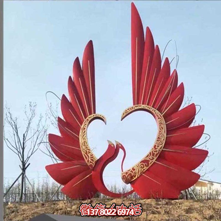 大型不銹鋼彩繪抽象鳳凰雕塑，為公園燈光亮化景觀