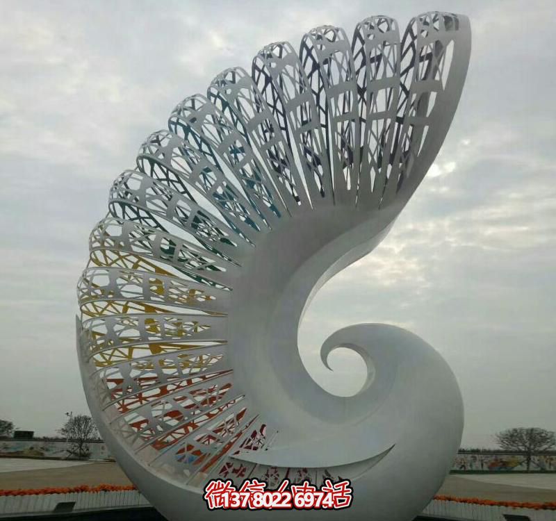 不銹鋼鳳凰雕塑，抽象而鏤空