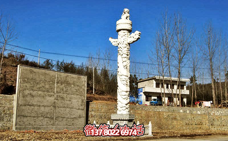 漢白玉華表雕塑，點綴農村廣場