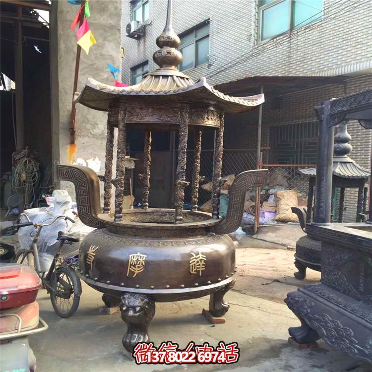 仿古寶蓋圓形香爐，擺放于寺廟、道觀等室內(nèi)