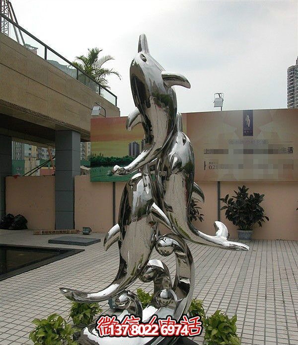 精美不銹鋼海豚雕塑，點綴別墅庭院