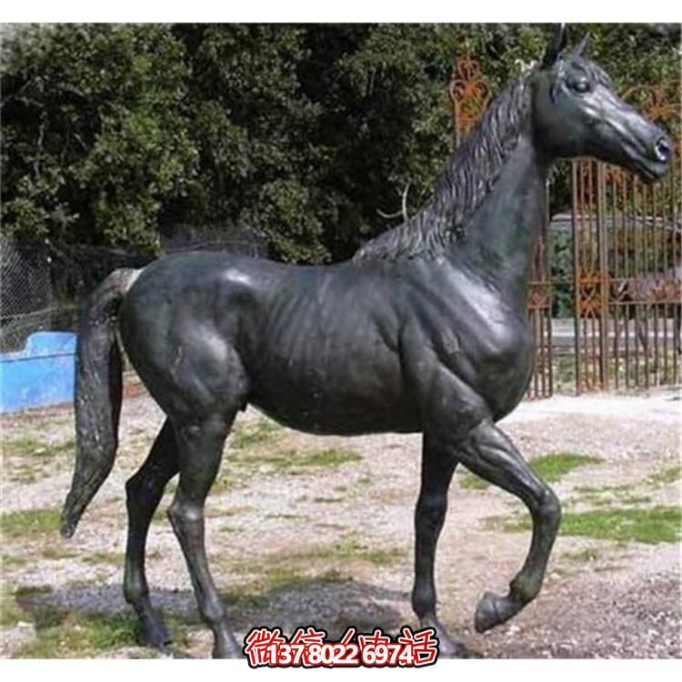 玻璃鋼仿銅馬雕塑，為園林廣場(chǎng)增添獨(dú)特魅力