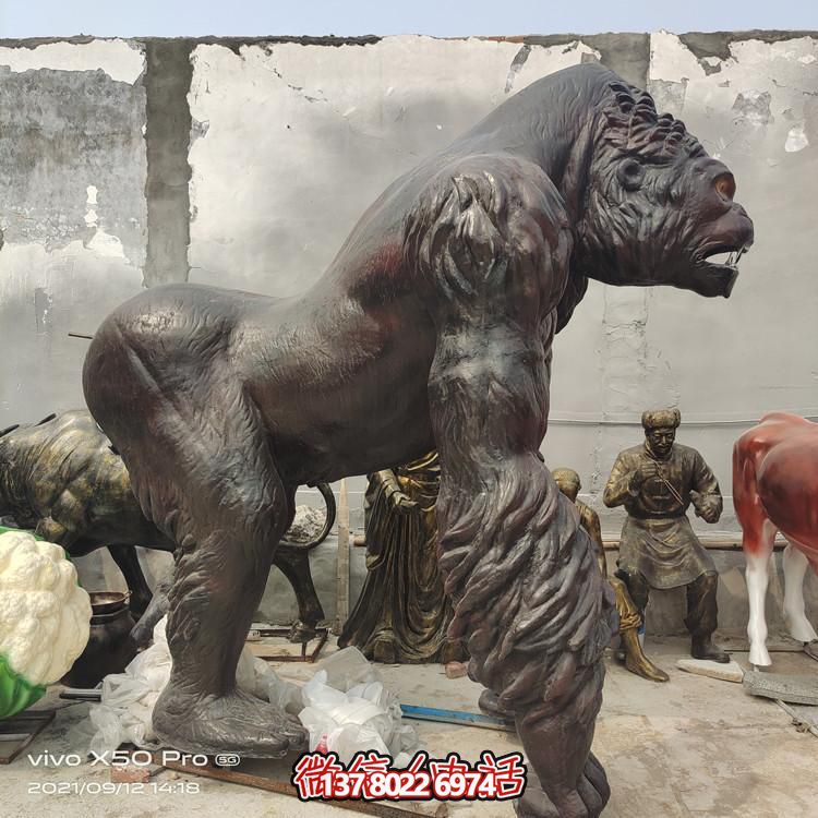 仿真玻璃鋼大猩猩雕塑，給游樂園帶來新的樂趣