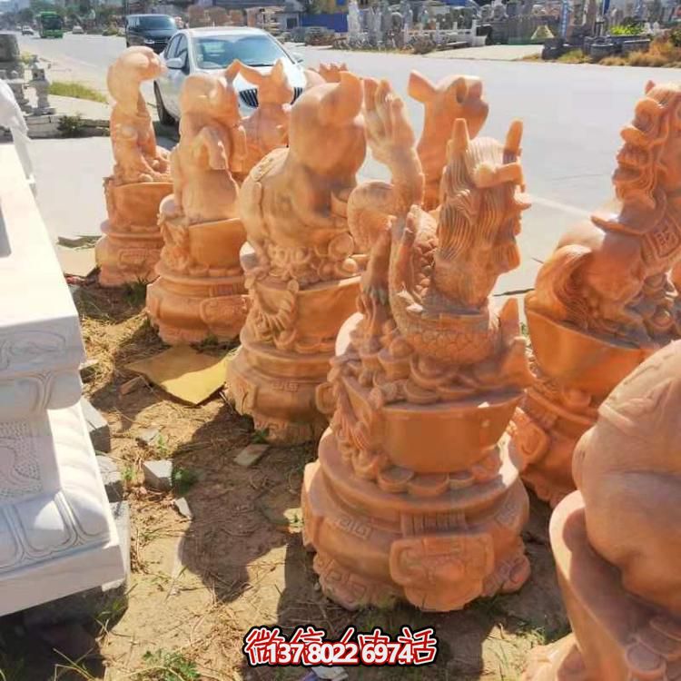 紅晚霞景區(qū)，十二生肖雕塑之旅