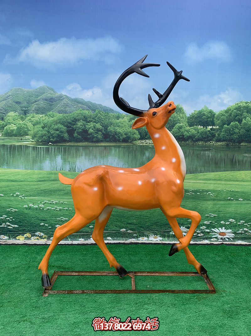 彩繪玻璃鋼雕塑梅花鹿——行走抬頭，點綴廣場街道