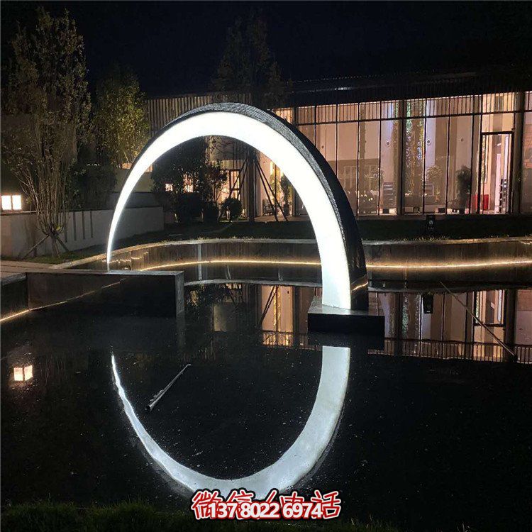 不銹鋼發(fā)光圓環(huán)雕塑，點亮戶外園林景觀