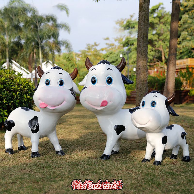 萌卡通牛雕塑，漫步在玻璃鋼公園