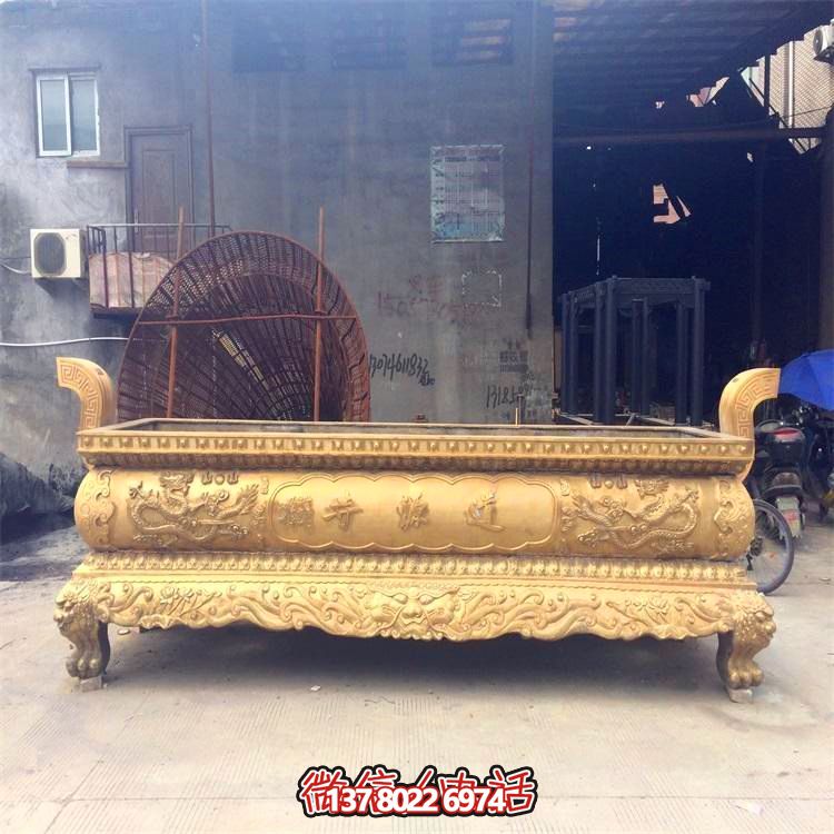 平口鍍金仿古香爐，為寺廟和戶外添彩