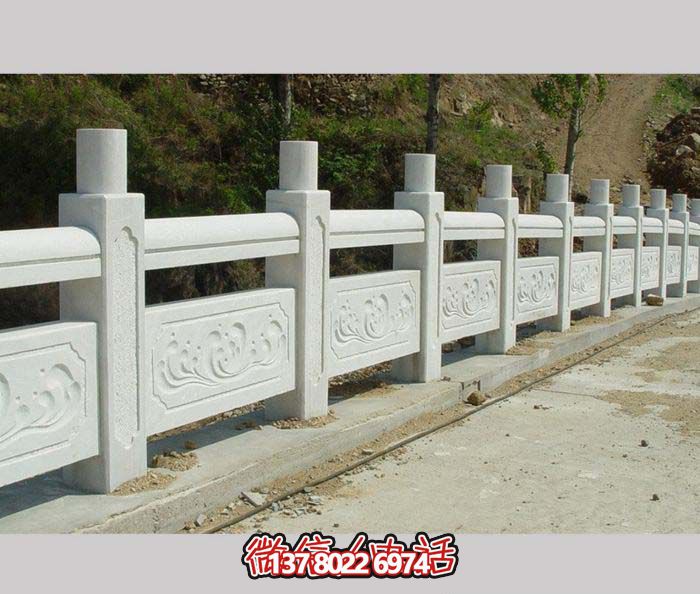漢白玉欄桿石雕，為景區(qū)山道增添美感