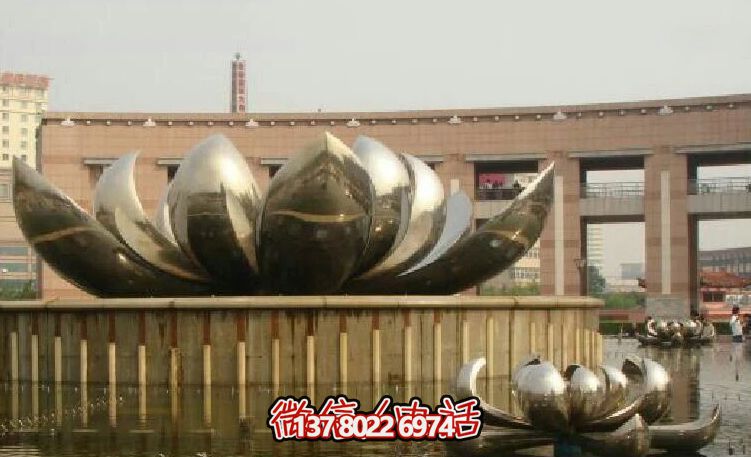 不銹鋼荷花雕塑，美化家園，增添小區(qū)公園戶外環(huán)境