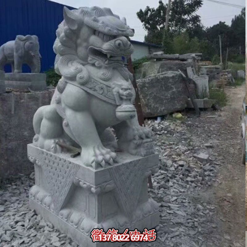 獅子雕塑鎮(zhèn)宅辟邪，美觀大方