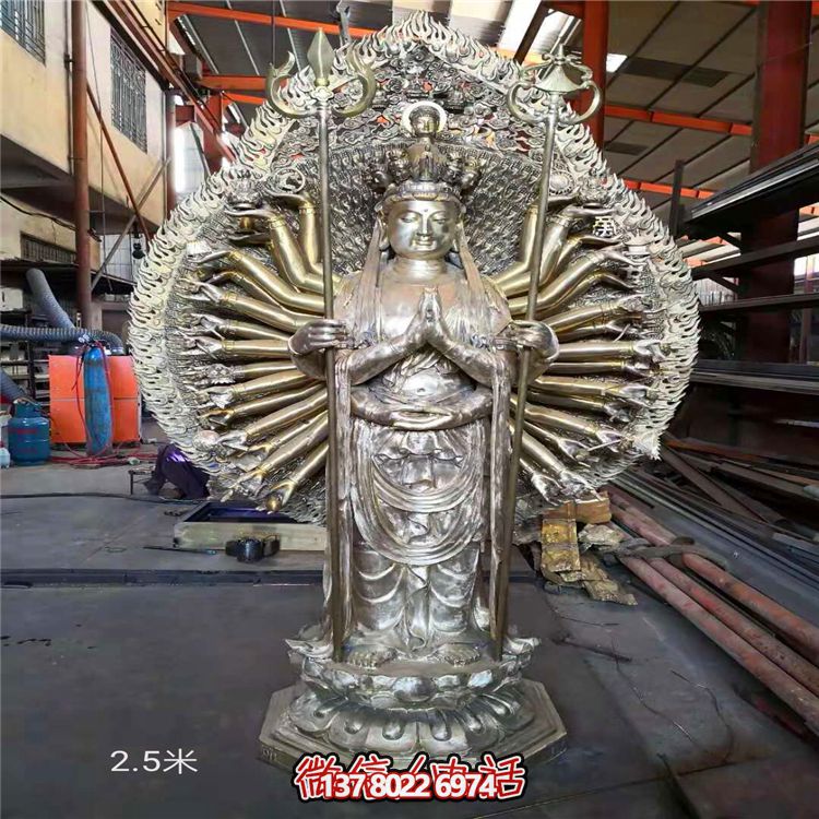 游覽千手觀音大型景觀雕塑，探索本土古代寺廟文化