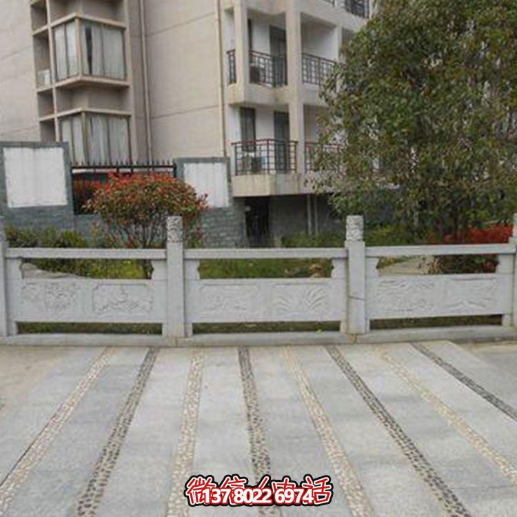 高品質(zhì)青石雕刻欄桿欄板，為您的小區(qū)裝飾添彩