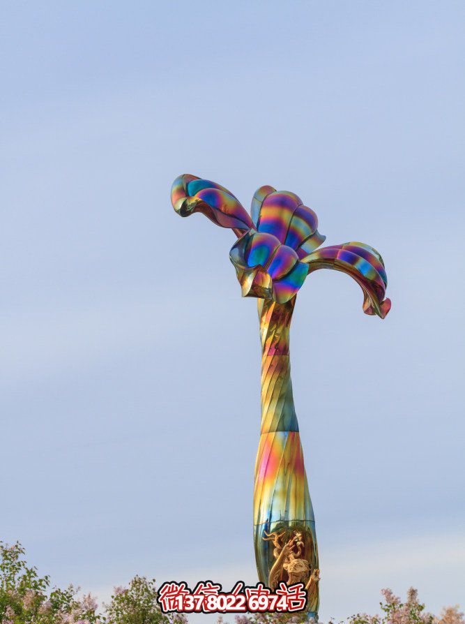 玻璃鋼藝術(shù)雕塑，點(diǎn)綴五彩花朵，為公園景觀帶來(lái)絢麗奪目的藝術(shù)氛圍