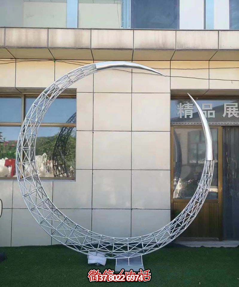 精致月亮雕塑，為您的別墅庭院增添美感