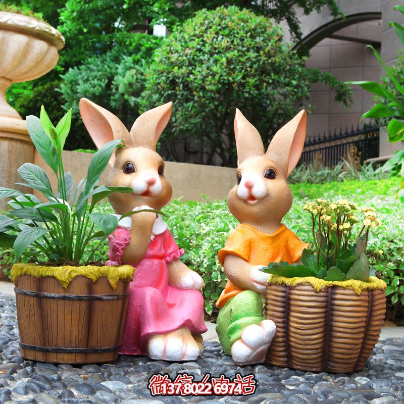 彩繪玻璃鋼兔子雕塑，點綴戶外公園裝飾