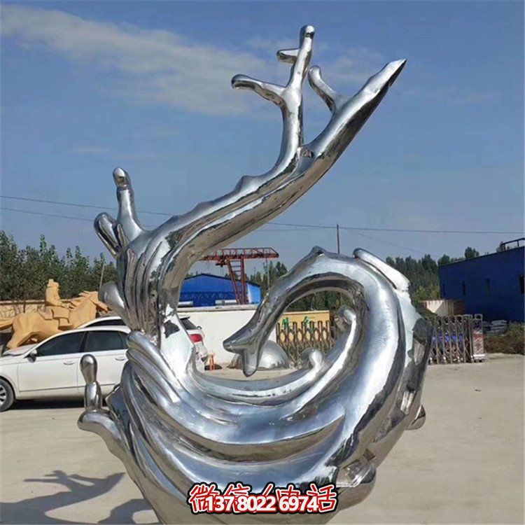 不銹鋼鏡面雕塑，為戶外廣場增添海浪般的浪花氣息