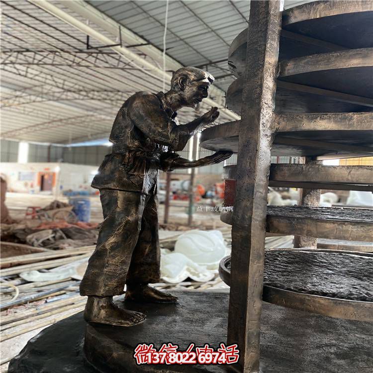 玻璃鋼仿銅人物擺件，點綴戶外園林景觀