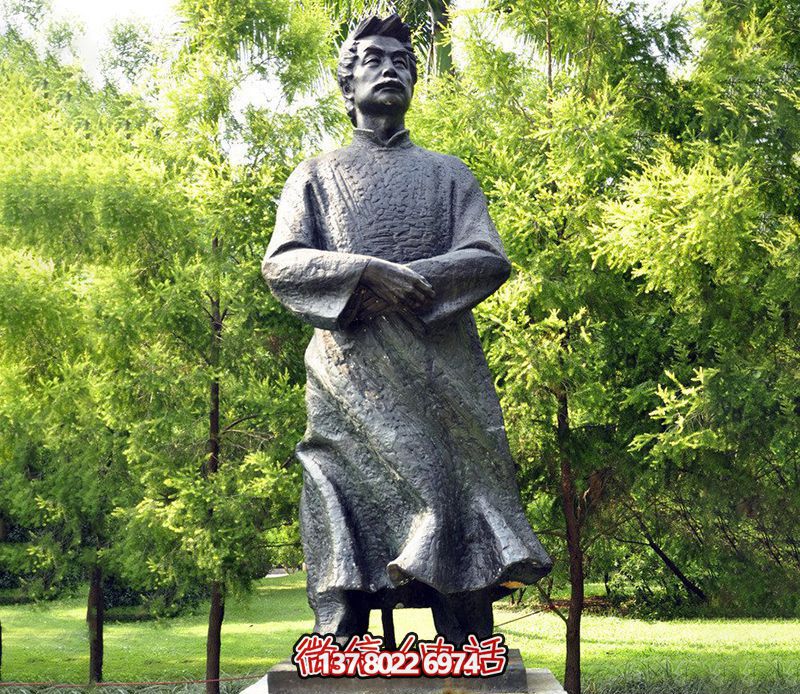玻璃鋼魯迅人物雕塑，為公園景觀裝飾點(diǎn)綴