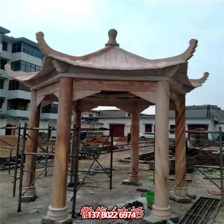 仿古涼亭，盡情欣賞晚霞染紅的美景