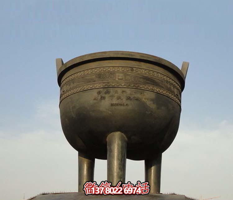 大型青銅圓形香爐，裝飾廣場景區(qū)