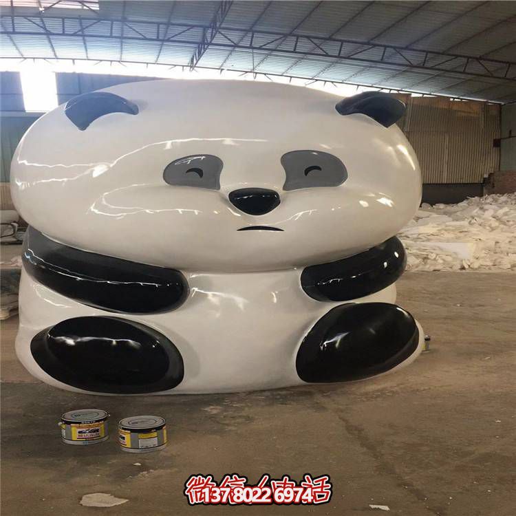 玻璃鋼雕塑熊貓公仔，環(huán)?？ㄍ〝[放裝飾商場(chǎng)