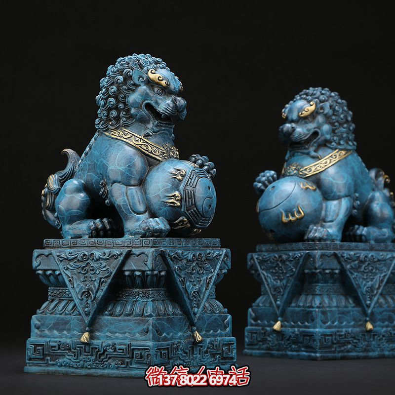 仿古青銅獅子雕塑，為景區(qū)創(chuàng)意增添古樸色彩