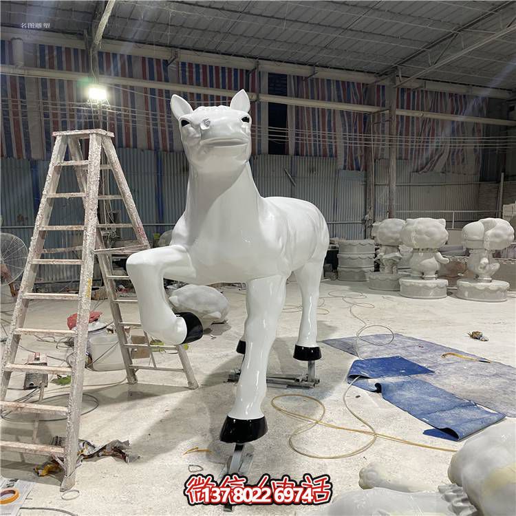 玻璃鋼馬雕塑，點綴戶外園林