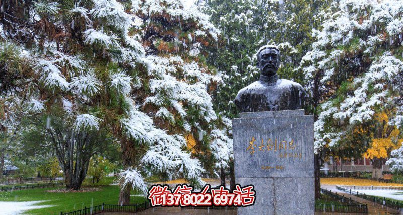 李大釗銅雕胸像，傳承戶外園林名人文化