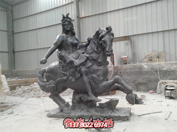超越傳統(tǒng)，探索未知的玻璃鋼騎馬擺件