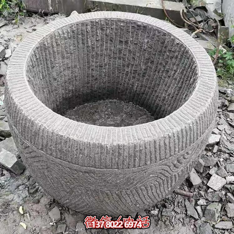 古老石槽，精致圓形養(yǎng)魚水缸