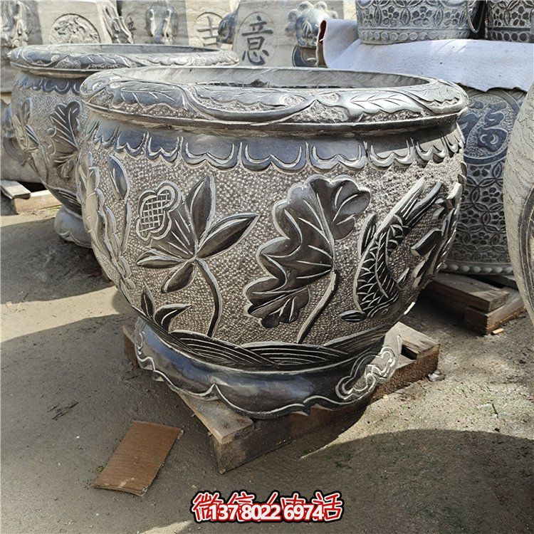 古建庭院蓄水缸，用青石點綴