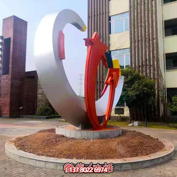 精致不銹鋼月牙雕塑，打造現(xiàn)代都市景觀