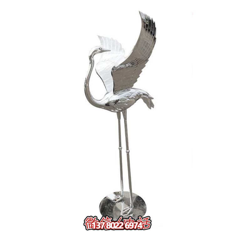 鏡面不銹鋼仙鶴雕塑，質樸自然，展翅回頭