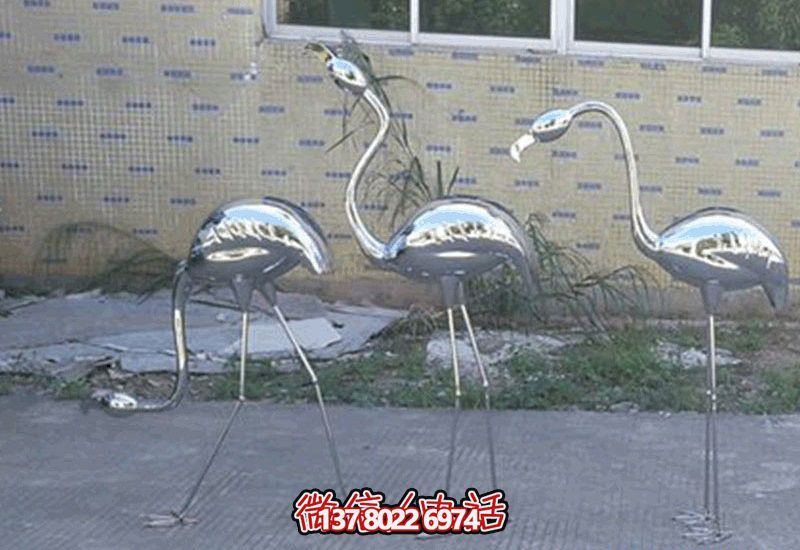 不銹鋼火烈鳥雕塑，完美擺放于室內(nèi)外庭院