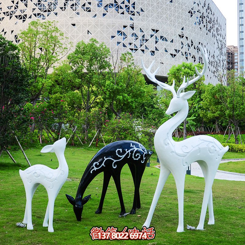 玻璃鋼彩繪黑白鹿雕塑，為小區(qū)增添創(chuàng)意美感