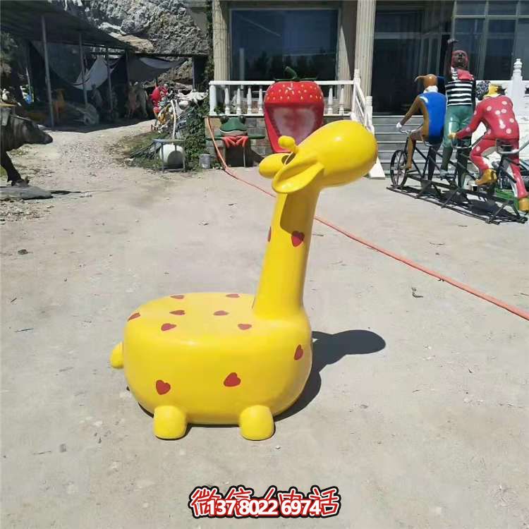 玻璃鋼長頸鹿擺件，安全可靠、適用于多種場景