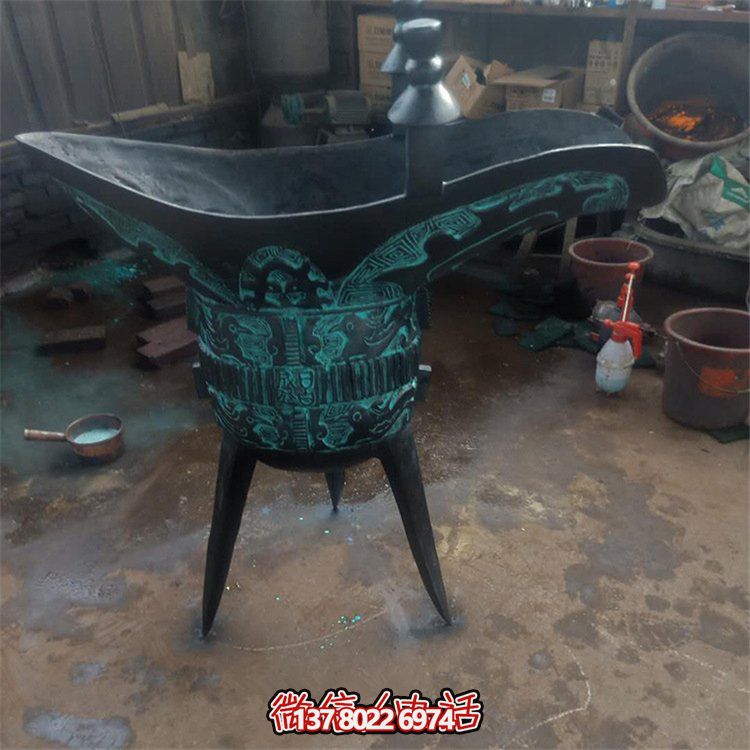 青銅仿古器皿，景觀雕塑擺放，點(diǎn)綴景區(qū)園林