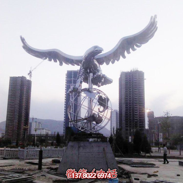 不銹鋼老鷹雕塑，點(diǎn)綴戶外園林景觀