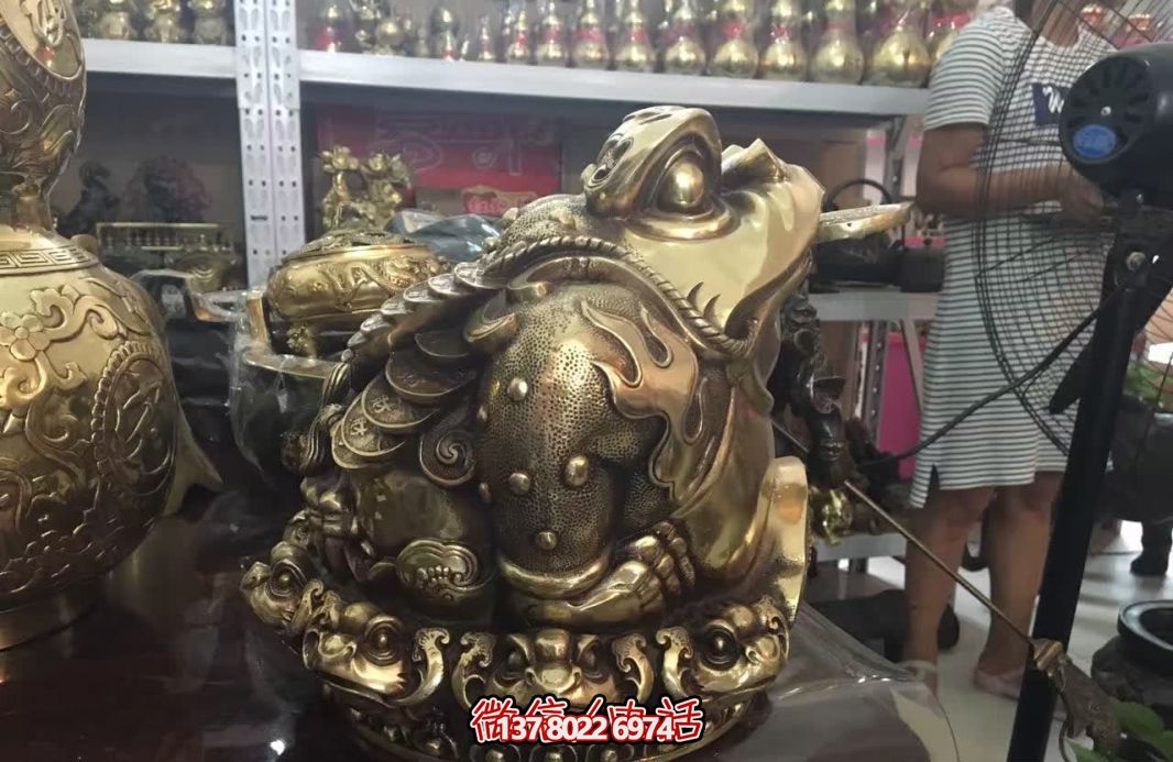 室內(nèi)裝飾藝術玻璃鋼金蟾雕塑