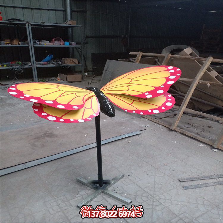 不銹鋼仿真蝴蝶雕塑，藝術性融入綠蔭公園